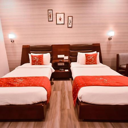 科纳克大酒店 Mirzāpur 外观 照片