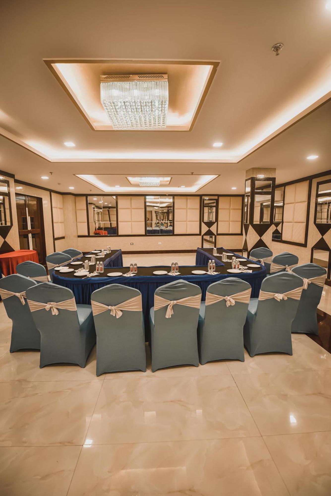 科纳克大酒店 Mirzāpur 外观 照片