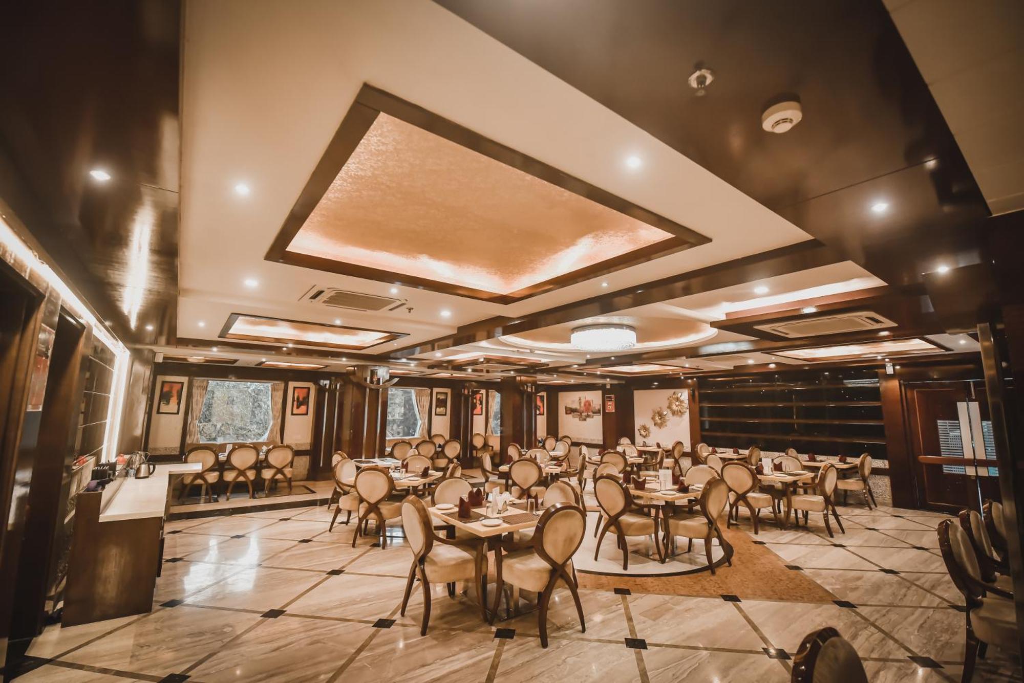 科纳克大酒店 Mirzāpur 外观 照片