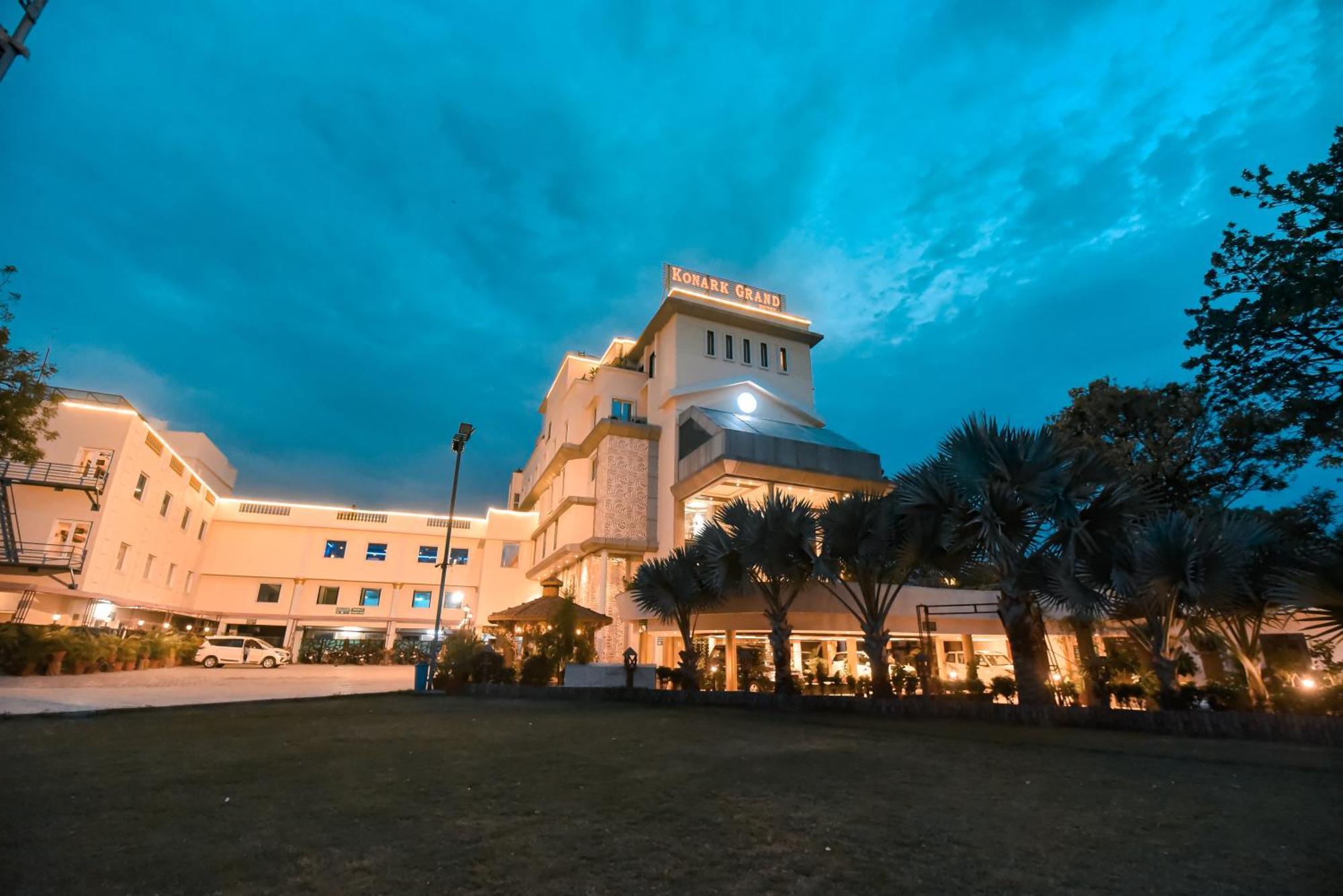 科纳克大酒店 Mirzāpur 外观 照片