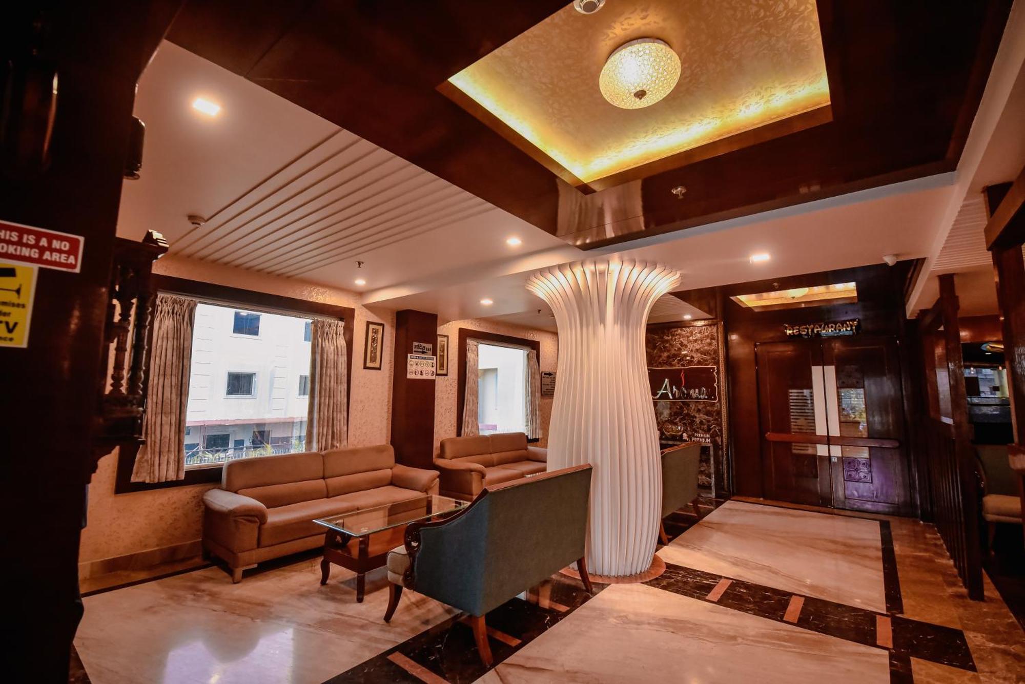 科纳克大酒店 Mirzāpur 外观 照片