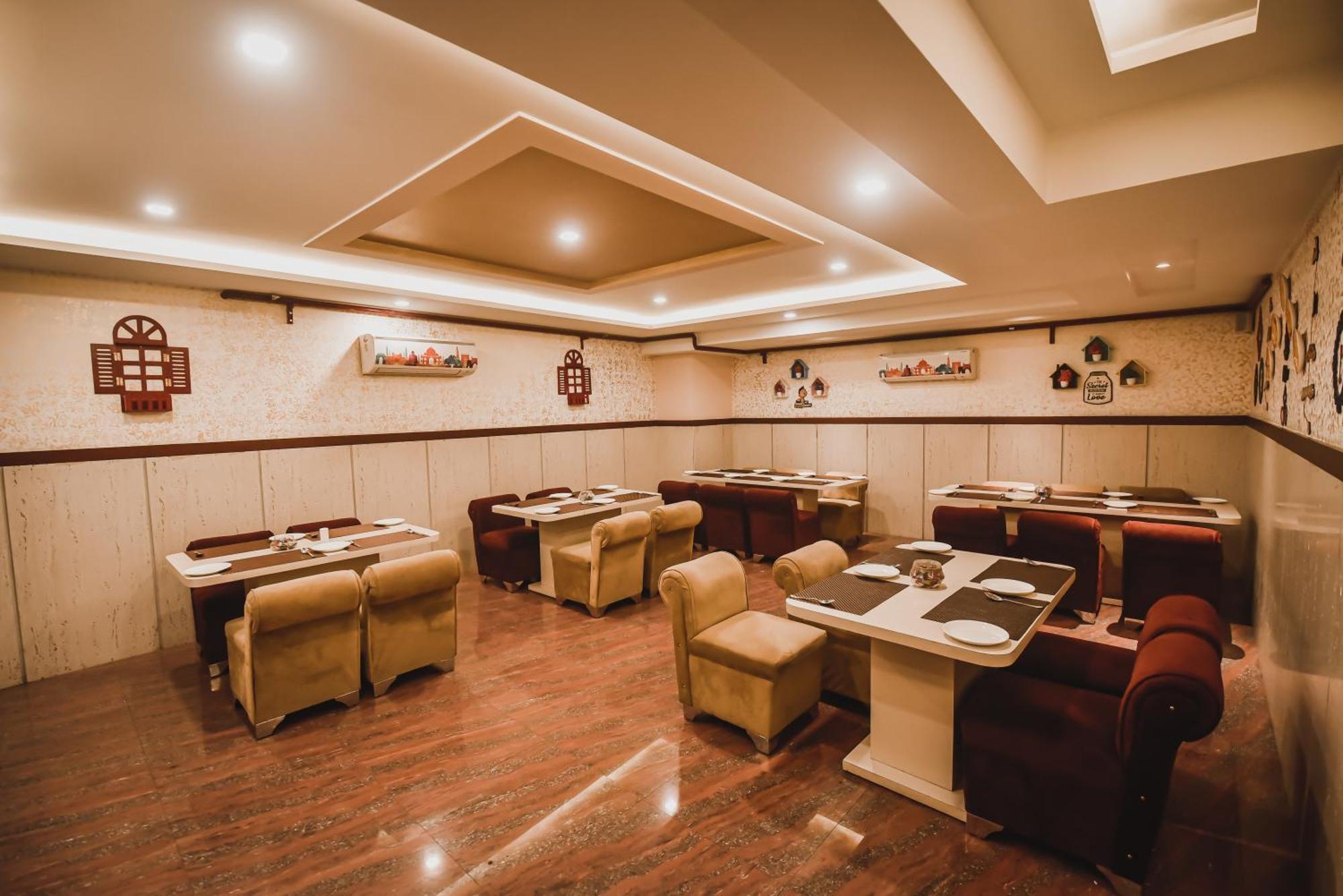 科纳克大酒店 Mirzāpur 外观 照片