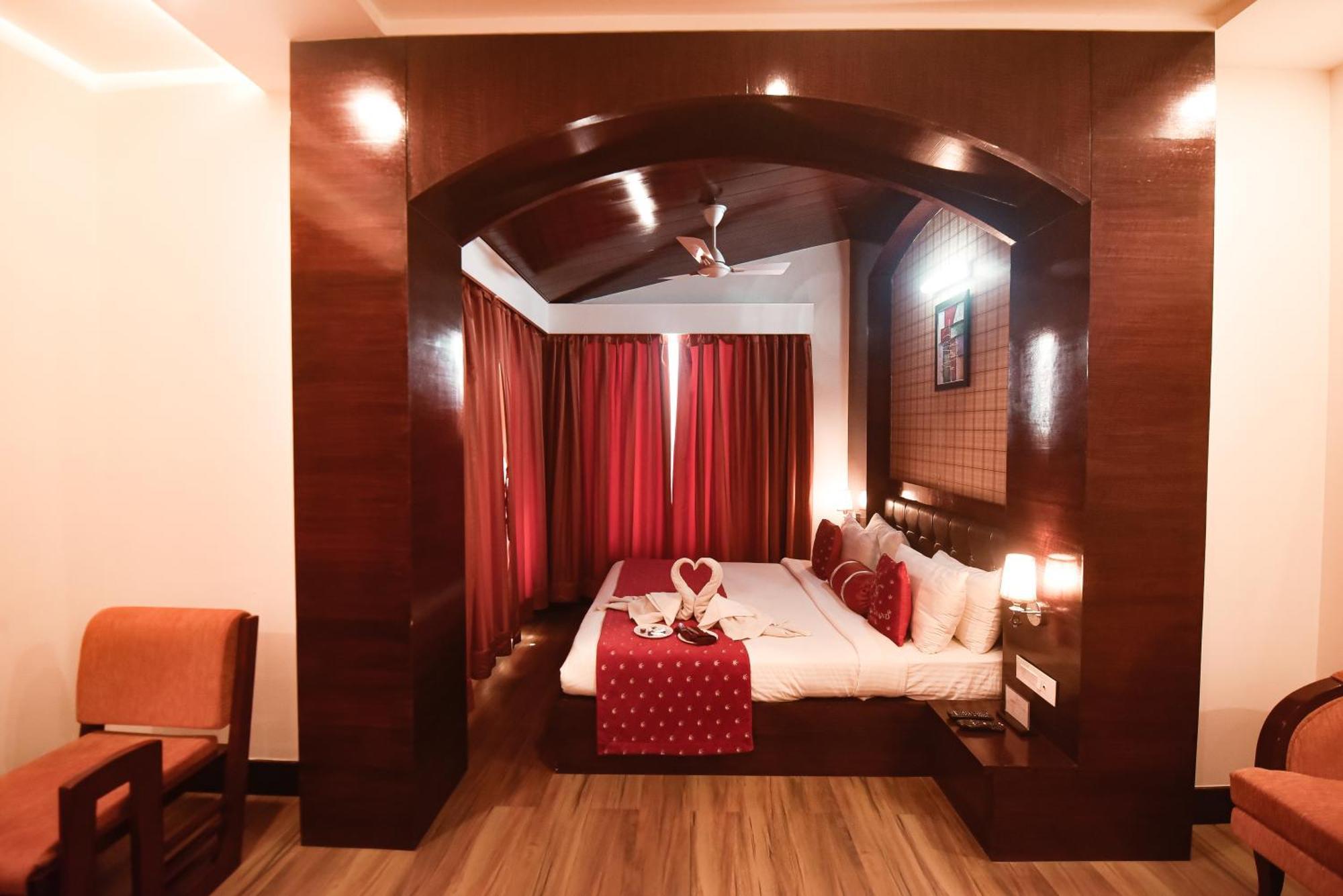 科纳克大酒店 Mirzāpur 外观 照片