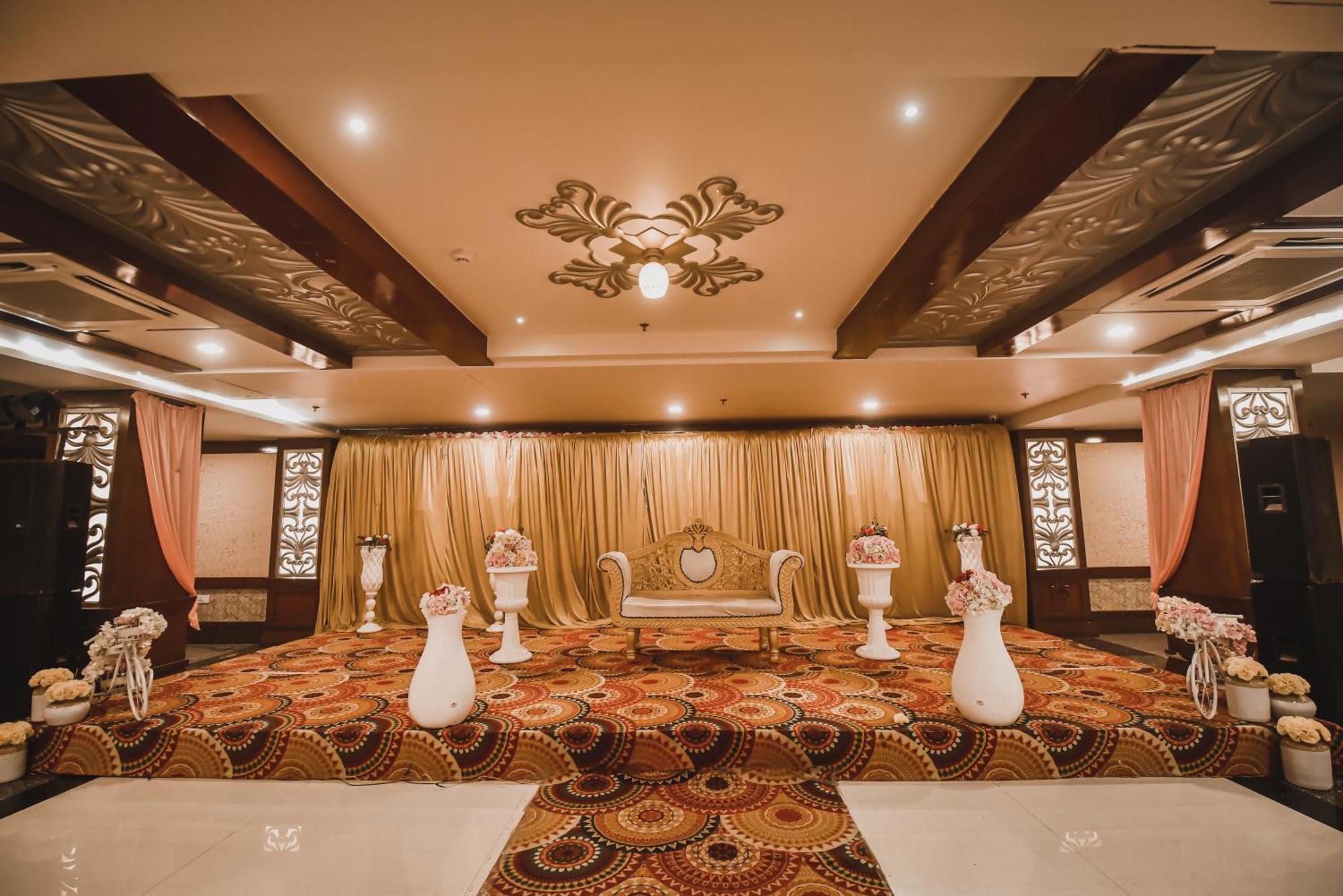 科纳克大酒店 Mirzāpur 外观 照片