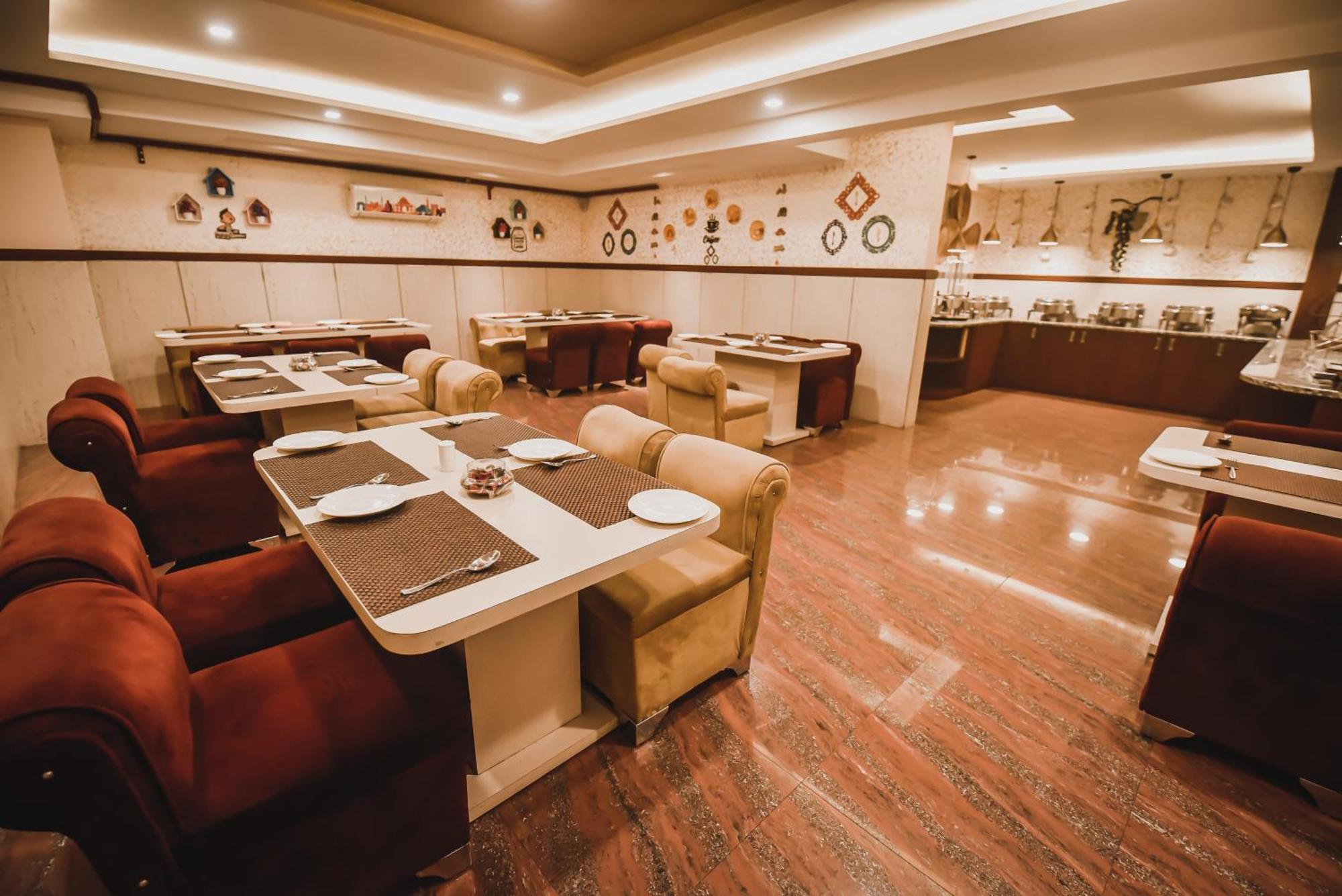 科纳克大酒店 Mirzāpur 外观 照片