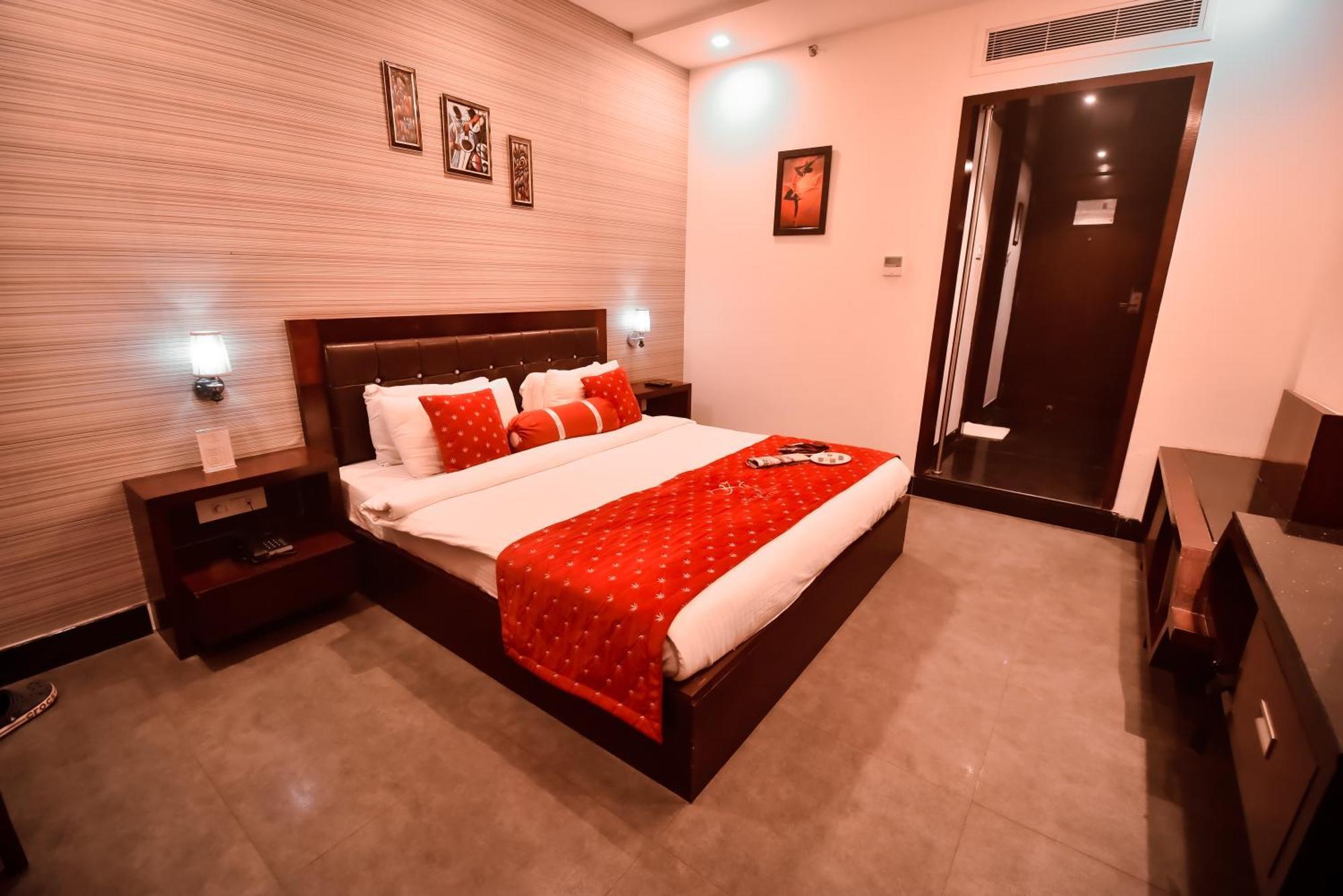 科纳克大酒店 Mirzāpur 外观 照片