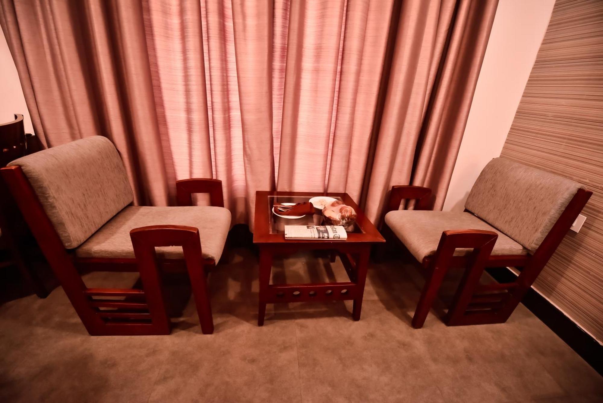科纳克大酒店 Mirzāpur 外观 照片