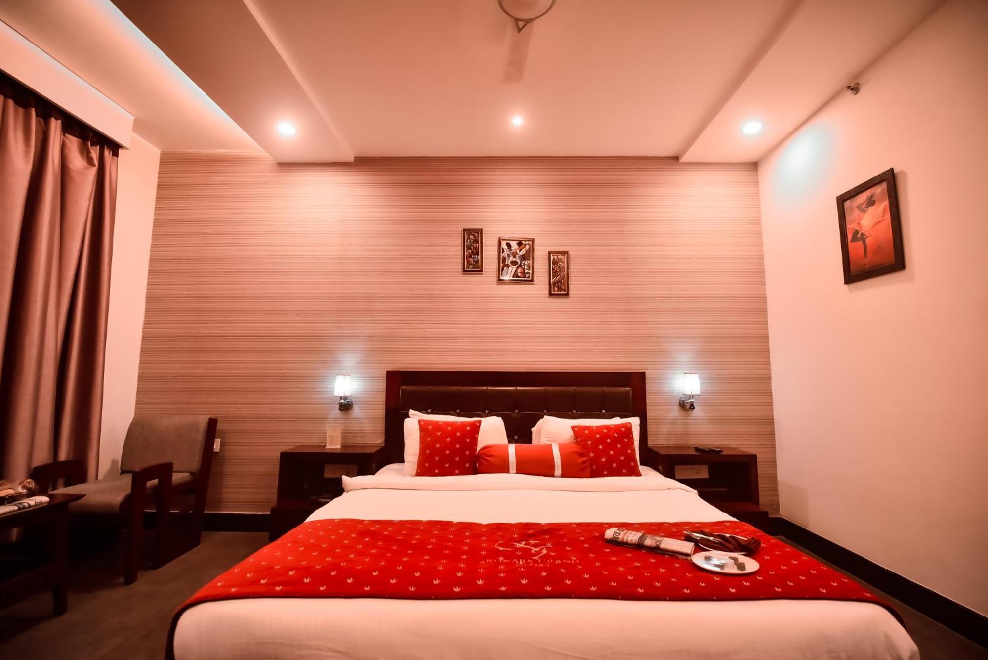 科纳克大酒店 Mirzāpur 外观 照片