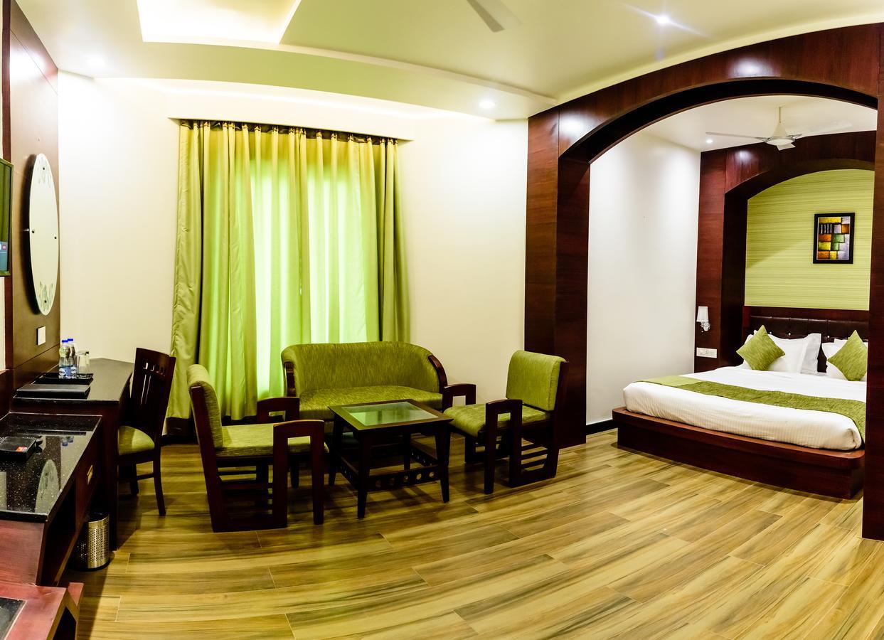 科纳克大酒店 Mirzāpur 外观 照片