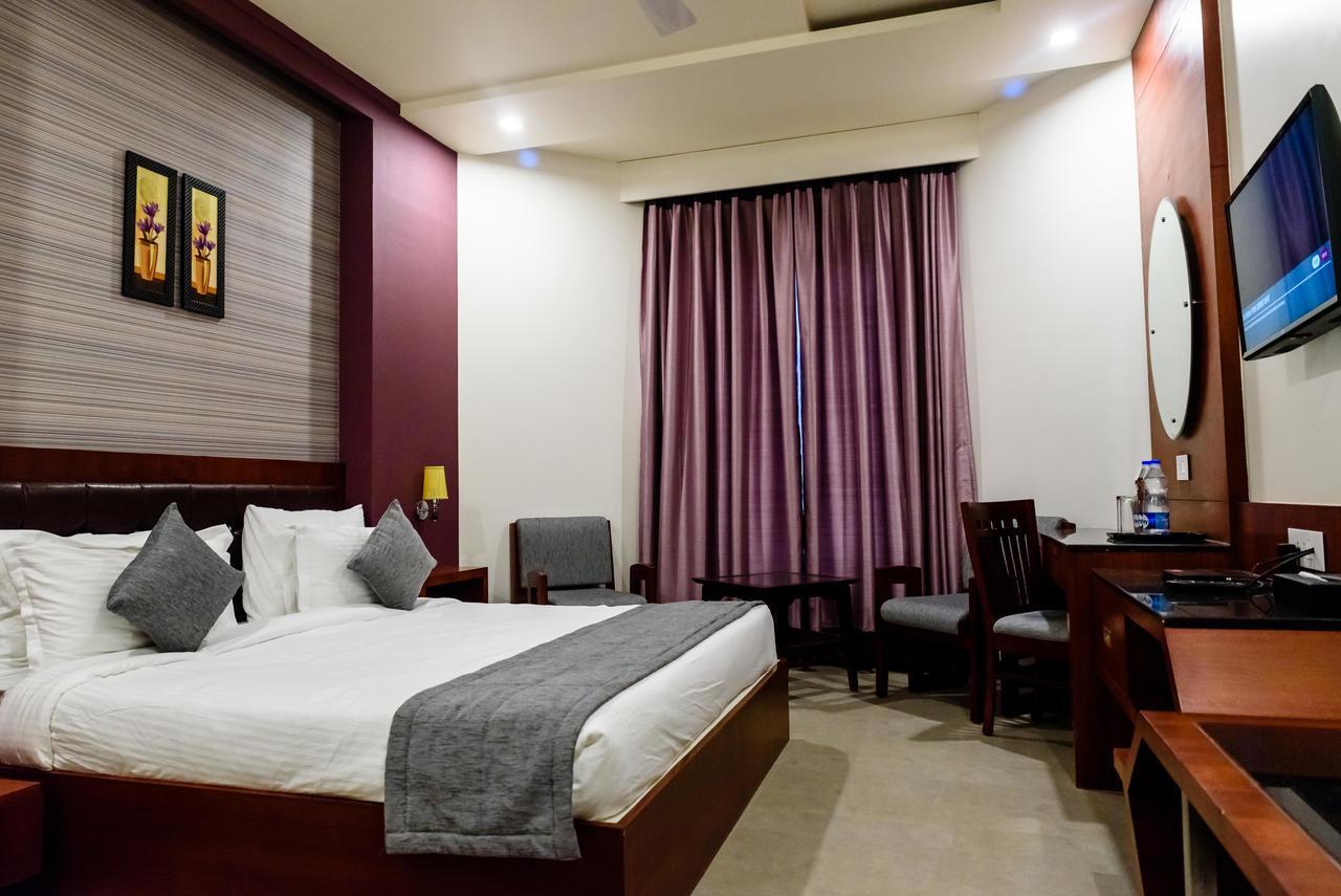 科纳克大酒店 Mirzāpur 外观 照片