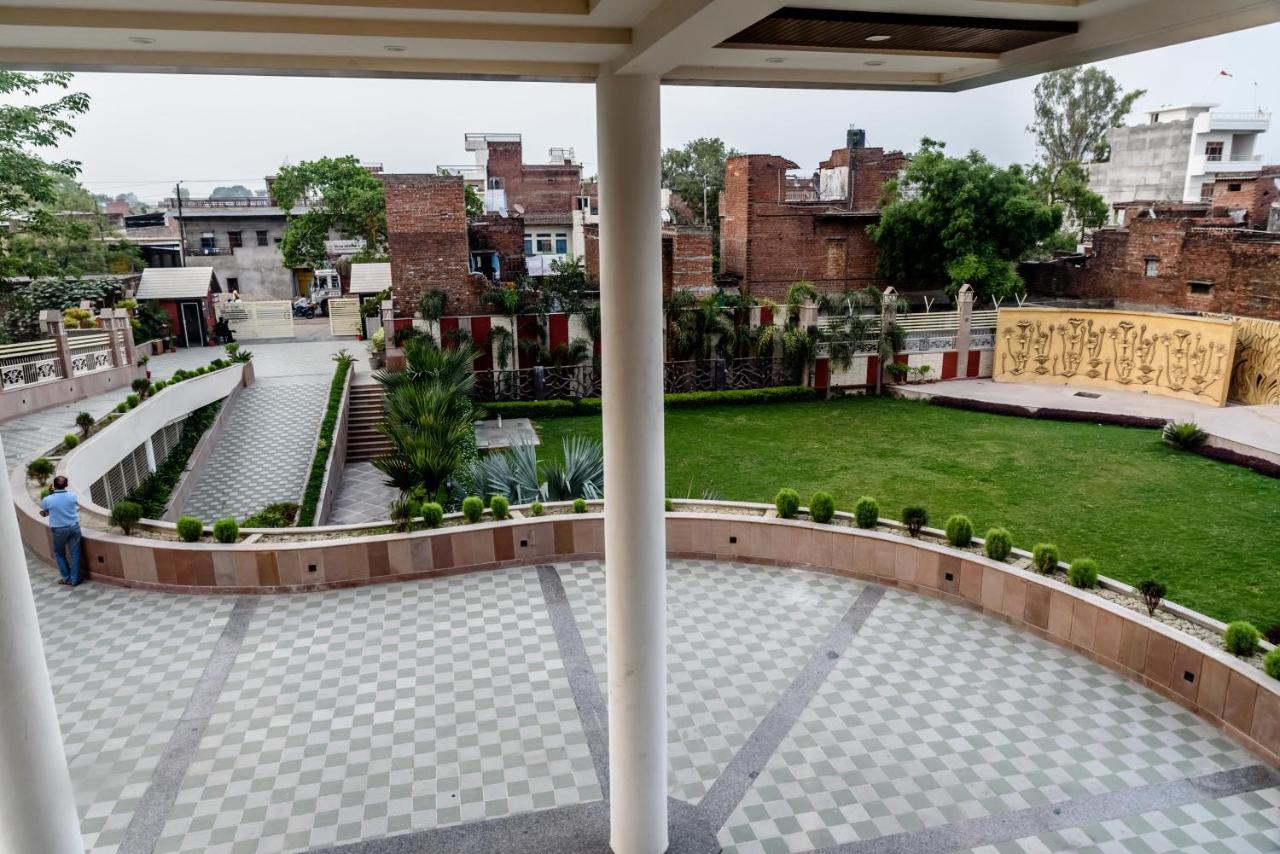 科纳克大酒店 Mirzāpur 外观 照片